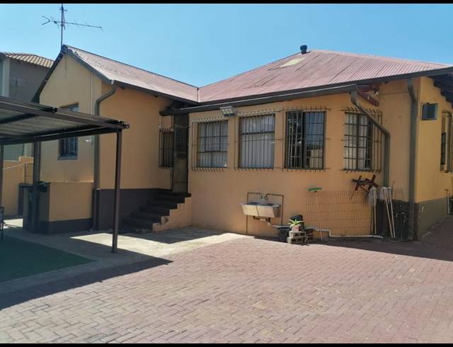 4 BEDROOM HOUSE FOR SALE IN KENSINGTON